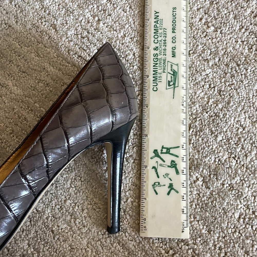 Enzo Angiolini Grey Peep Toe Heels, Alligator Leather, Gray Heels, size 6.5 - Picture 5 of 9